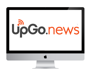 Logo del blog UpGo.news, dentro lo schermo di un mac UpGo.news logo del blog